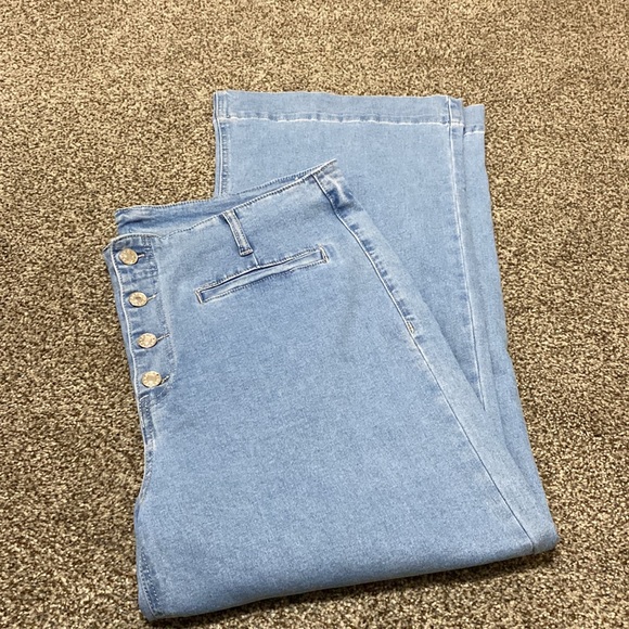 Denim - NWOT Size 2XL Button Fly Light Blue Women's Jeans!